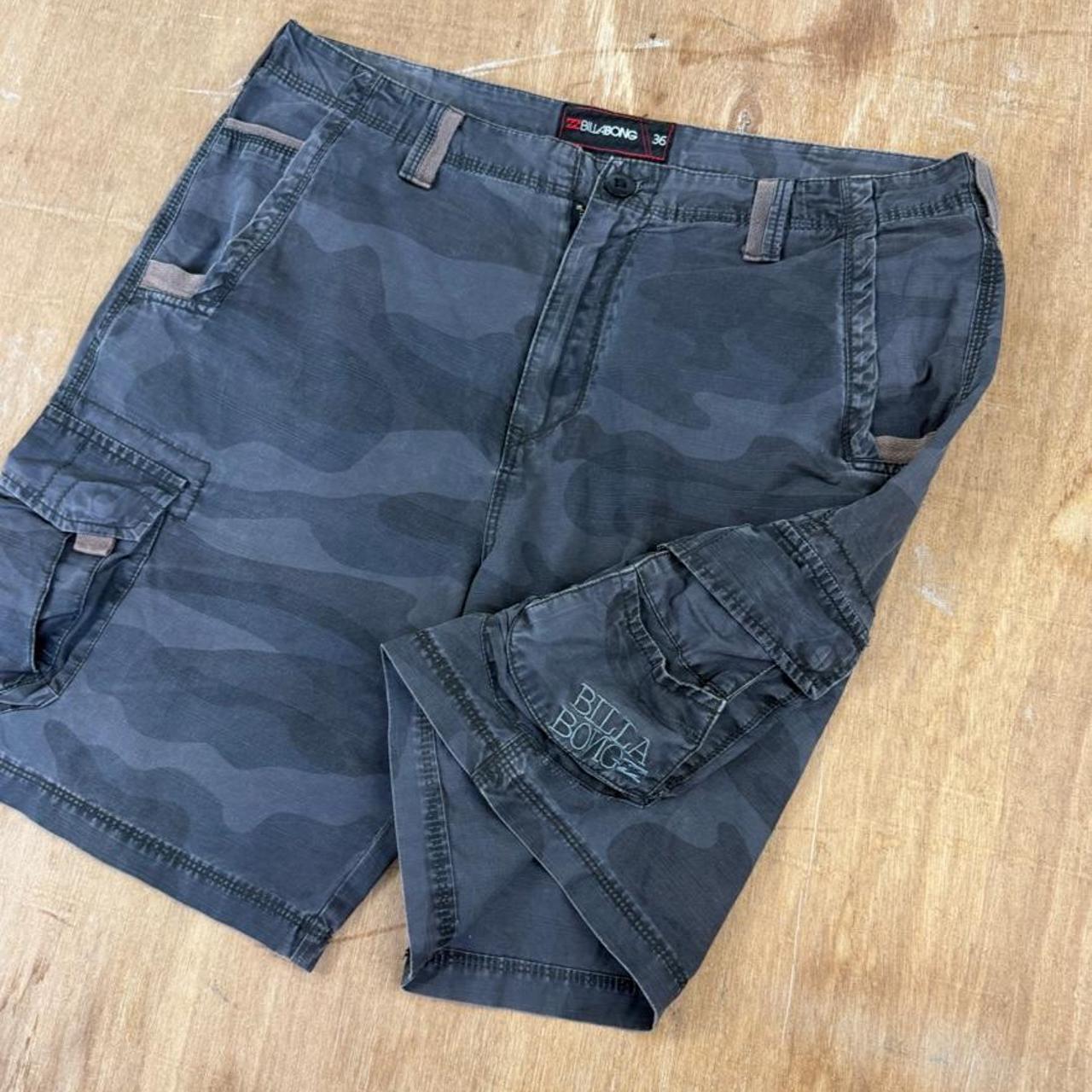 Billabong camo Surfwear Y2K cargo shorts