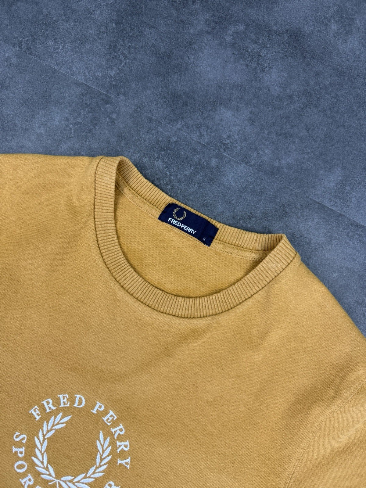 Fred Perry Spellout T-Shirt Embroidered logo Men's Orange/Yellow Size S