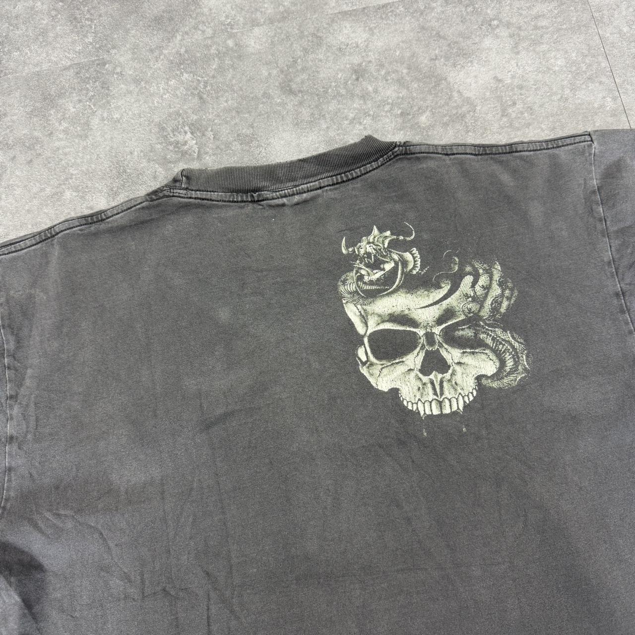 Gothic distressed 2000s Spellout graphic skull skate surf T shirt
