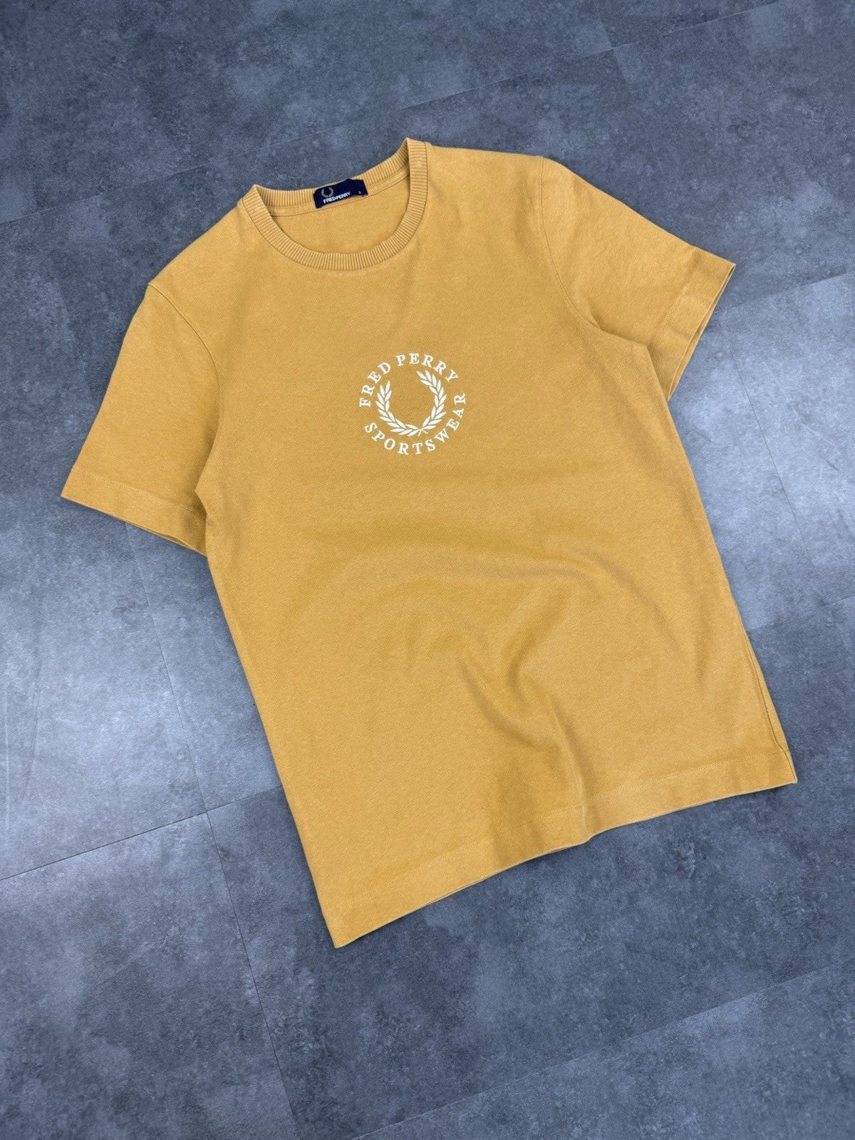 Fred Perry Spellout T-Shirt Embroidered logo Men's Orange/Yellow Size S