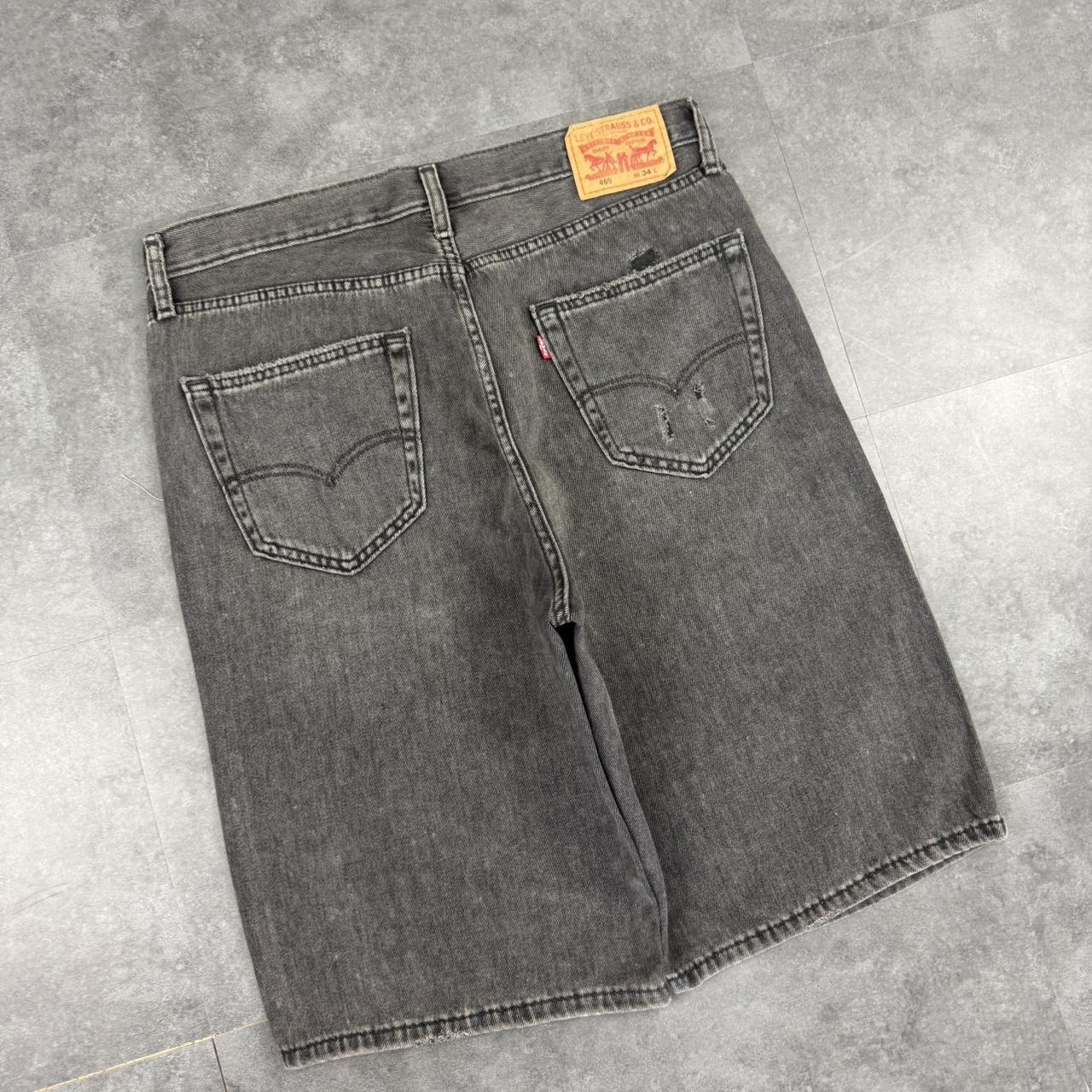 Levi’s 2000s dungaree workwear comfort fit denim shorts jorts