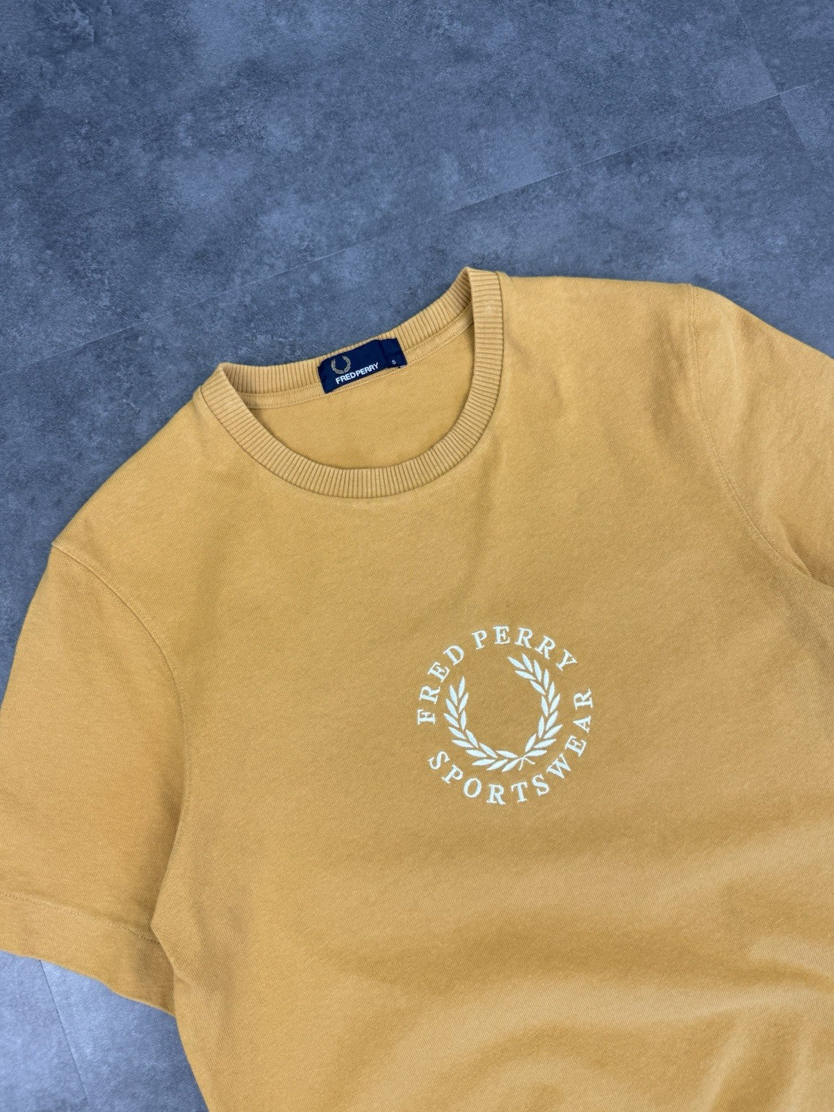 Fred Perry Spellout T-Shirt Embroidered logo Men's Orange/Yellow Size S