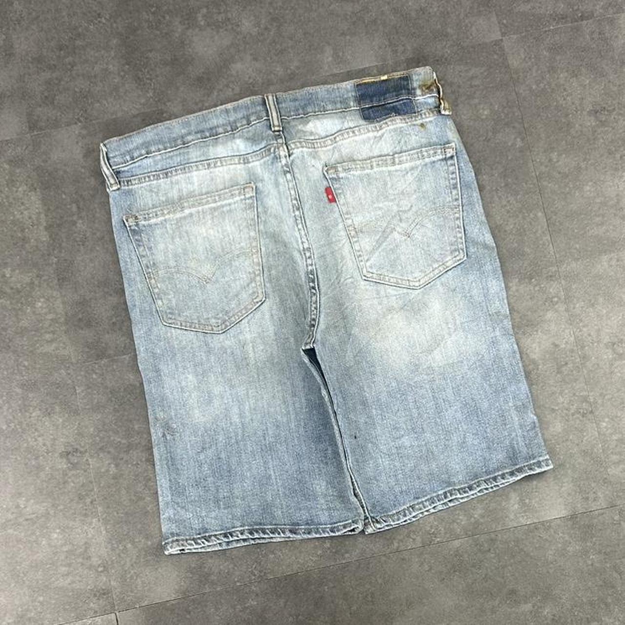 Levi’s 2000s dungaree workwear comfort fit denim shorts jorts