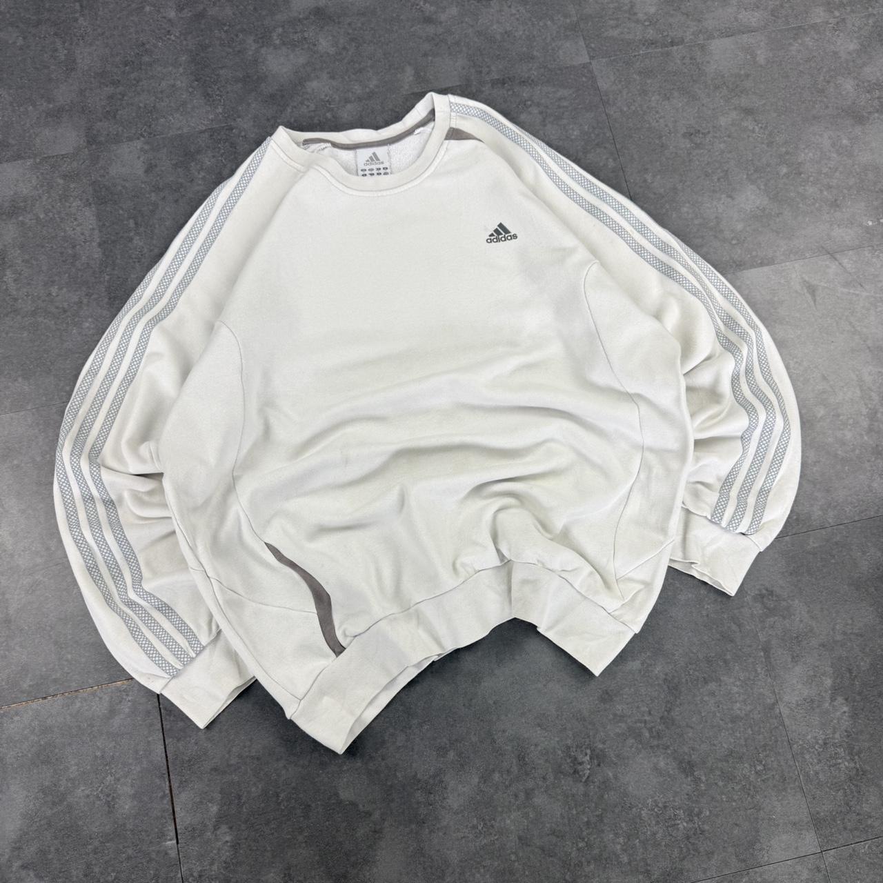 Vintage Adidas 90s sportwear mini Logo classic embroidered 3 stripe sweatshirt