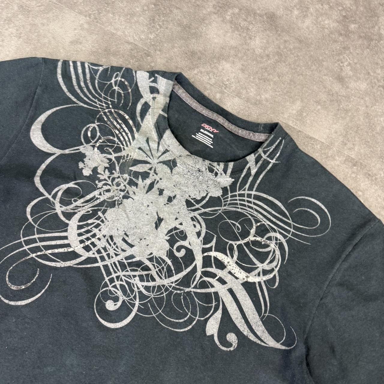 DKNY sports 2000s grunge print graphic logo T shirt