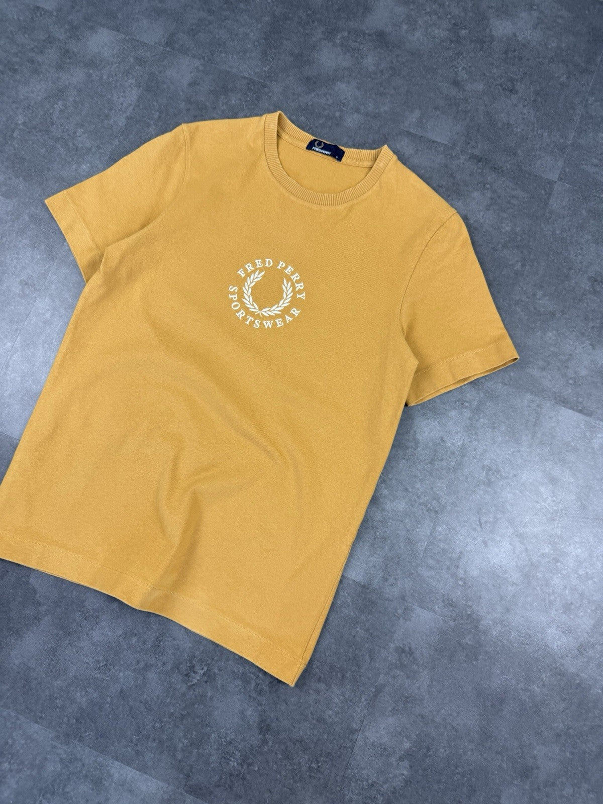 Fred Perry Spellout T-Shirt Embroidered logo Men's Orange/Yellow Size S