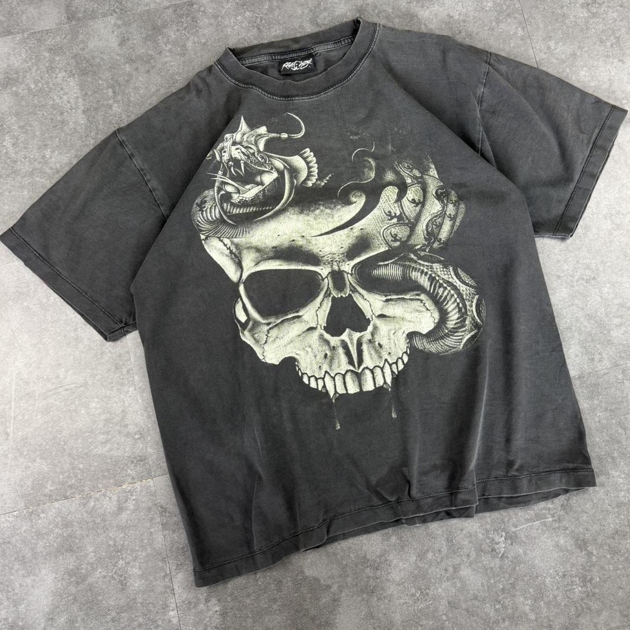 Gothic distressed 2000s Spellout graphic skull skate surf T shirt