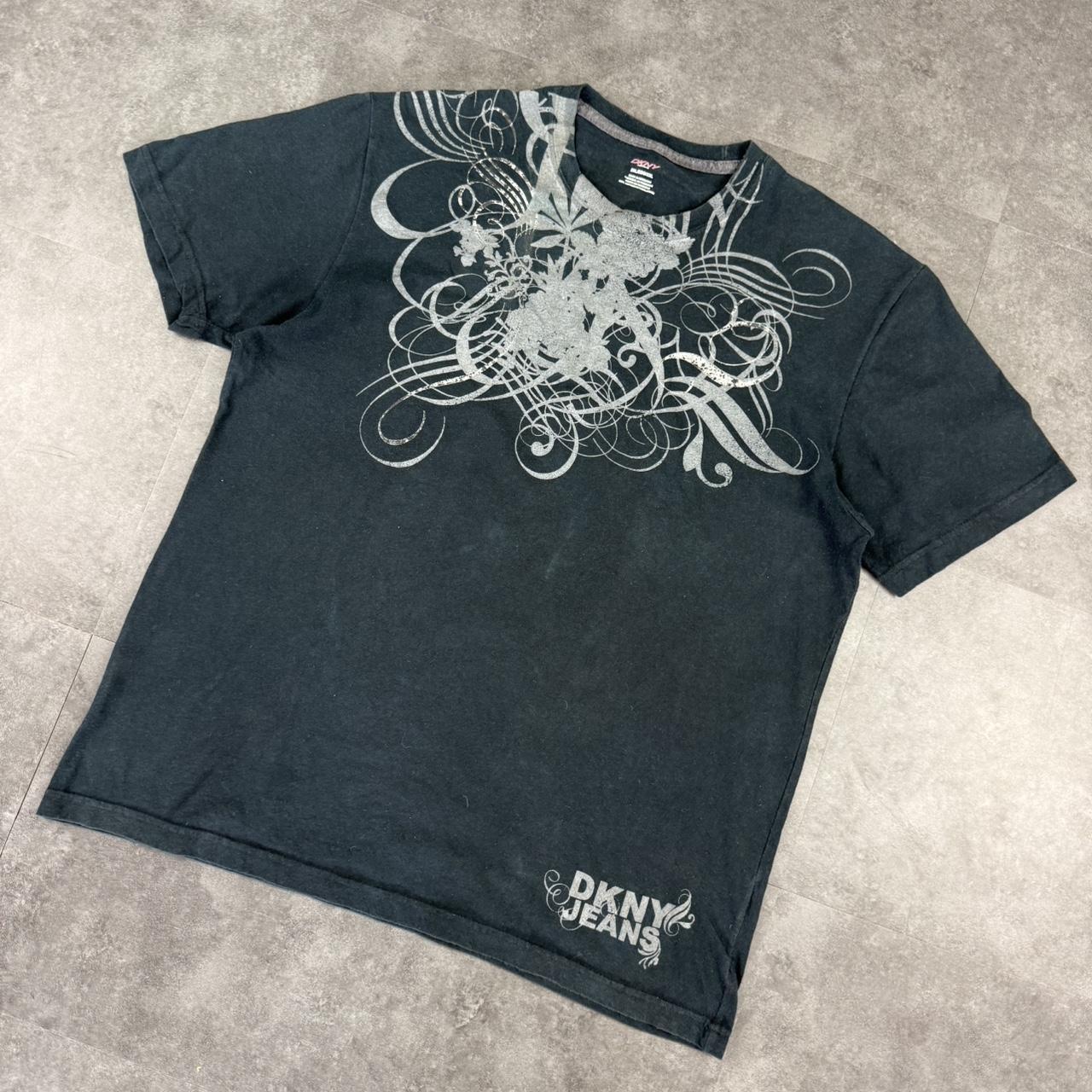 DKNY sports 2000s grunge print graphic logo T shirt