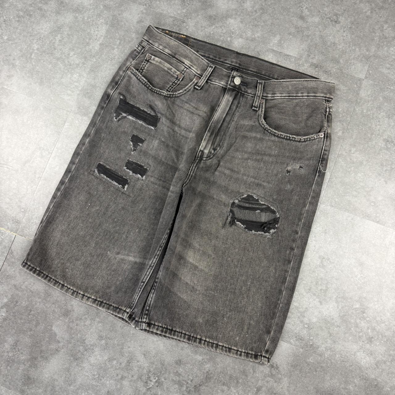 Levi’s 2000s dungaree workwear comfort fit denim shorts jorts