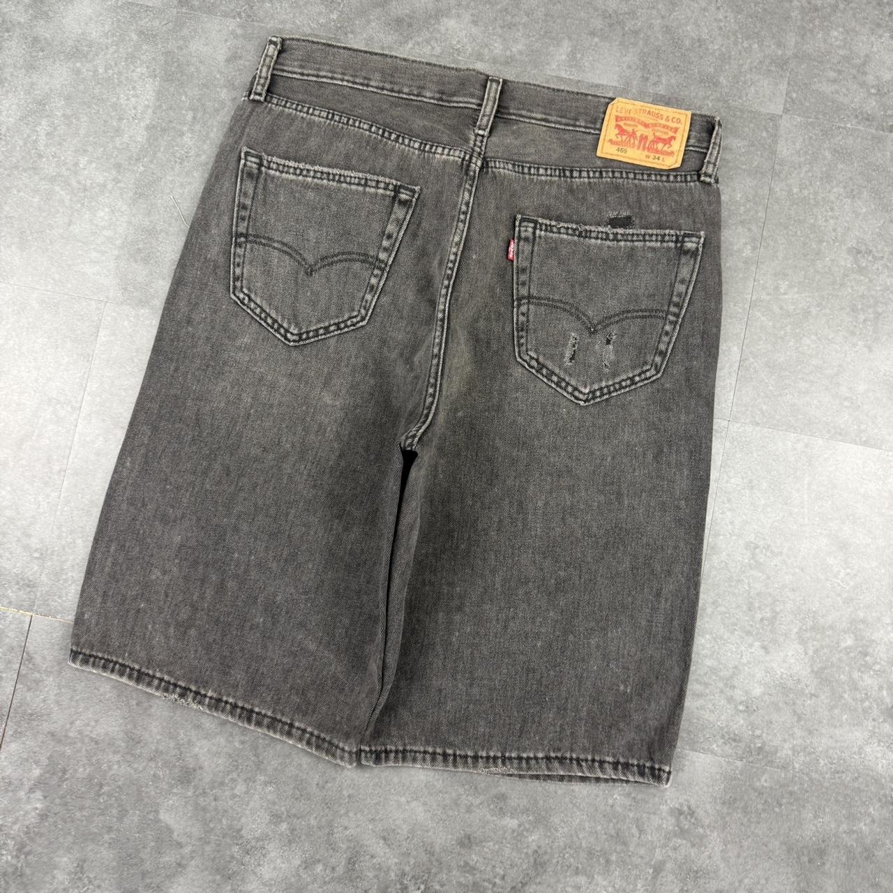 Levi’s 2000s dungaree workwear comfort fit denim shorts jorts