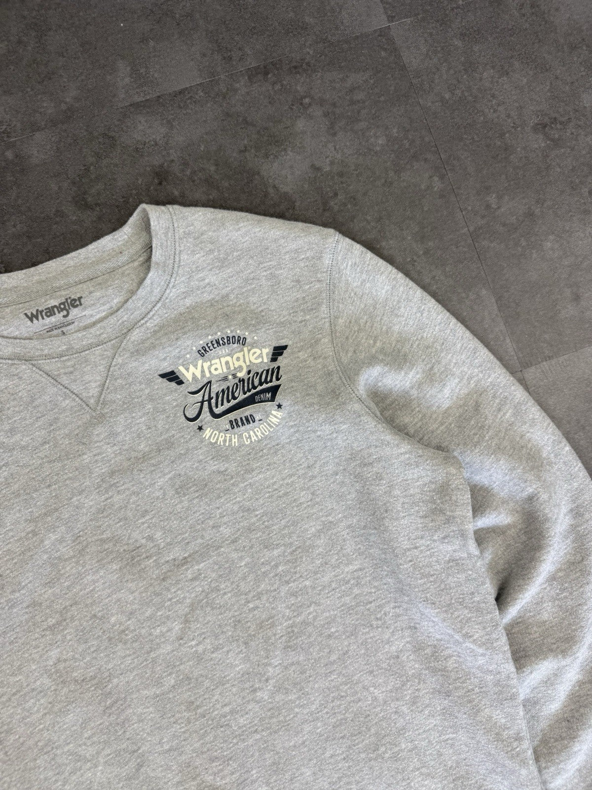 Wrangler Jeans Grey Sweatshirt Spellout Logo Mens Size Medium