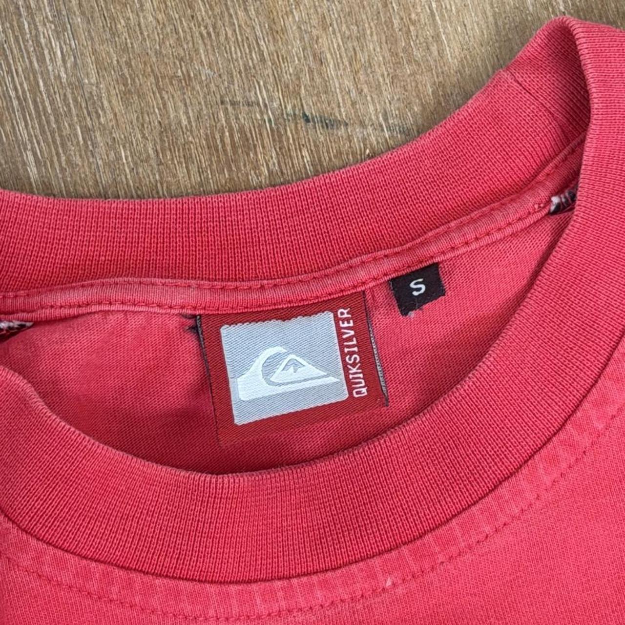 Quiksilver Surfwear red and white Y2K long sleeve shirt