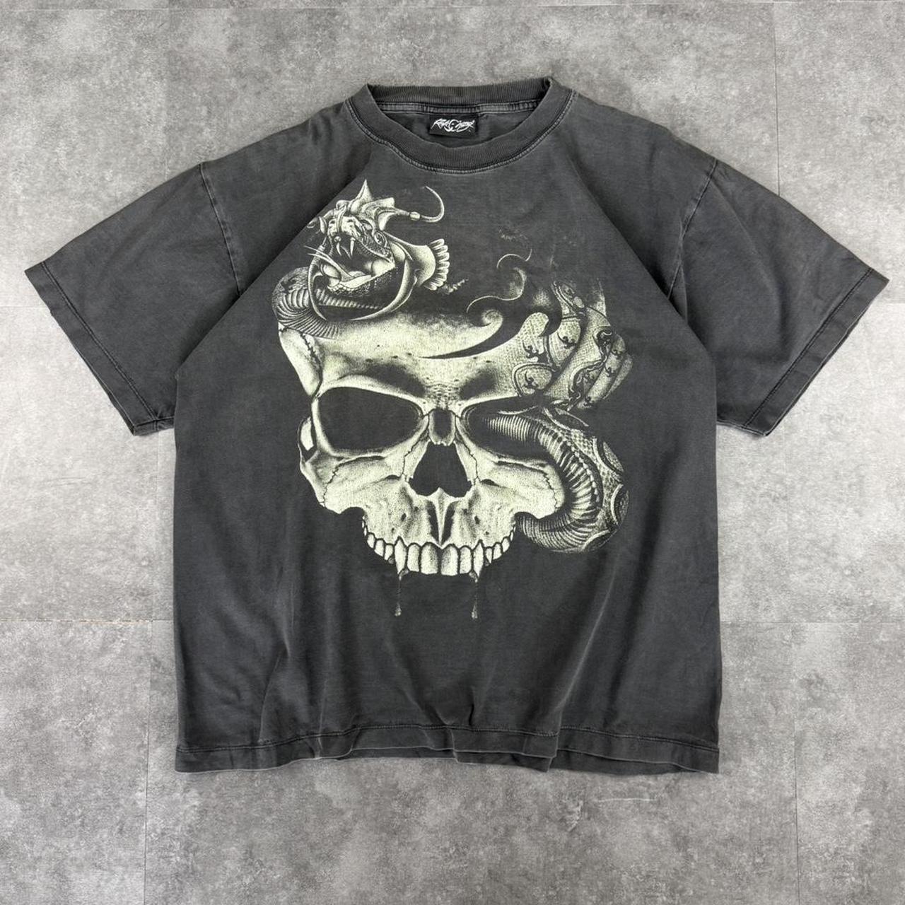 Gothic distressed 2000s Spellout graphic skull skate surf T shirt
