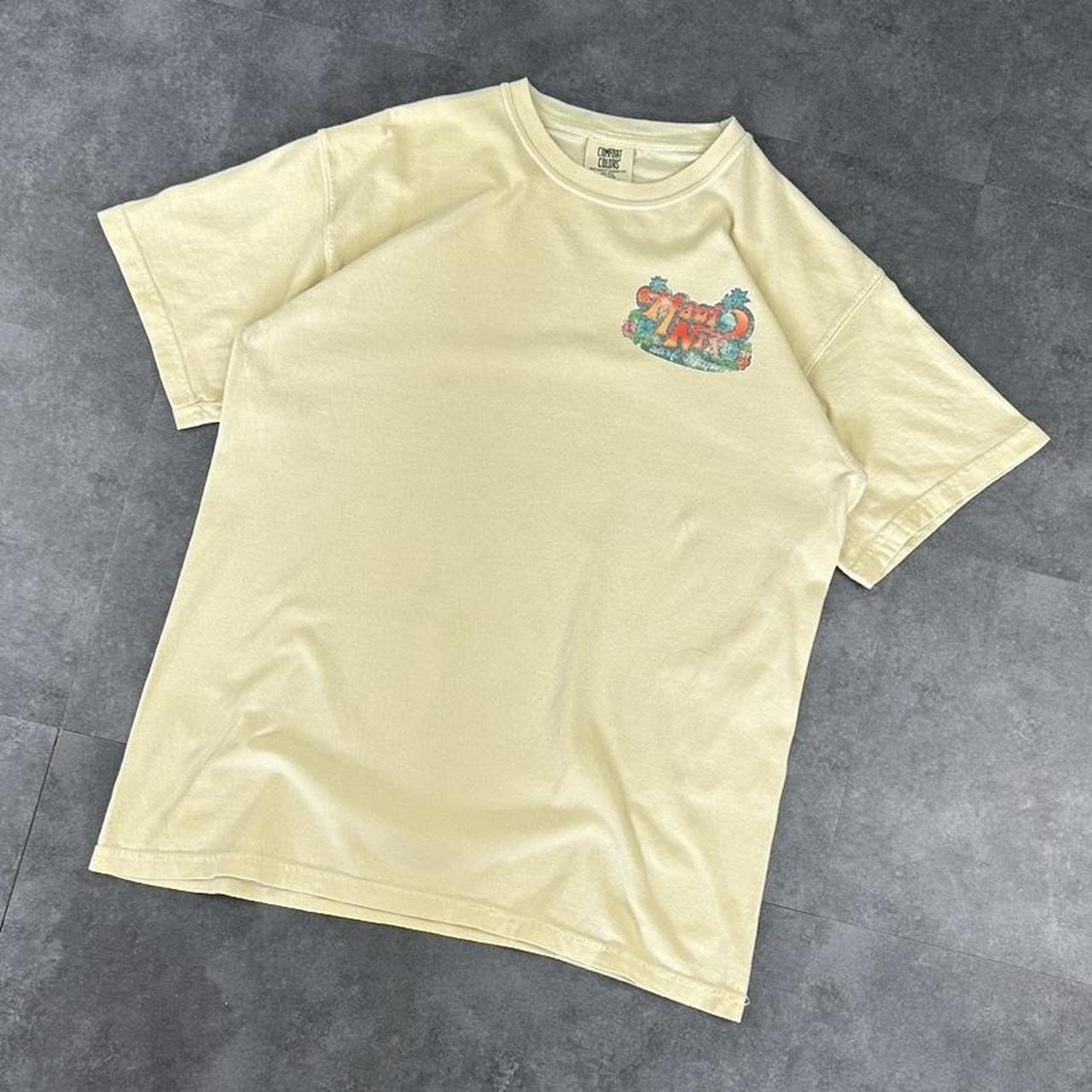 Comfort ColoursT 2000s Y2K logo Maui Nix print logo