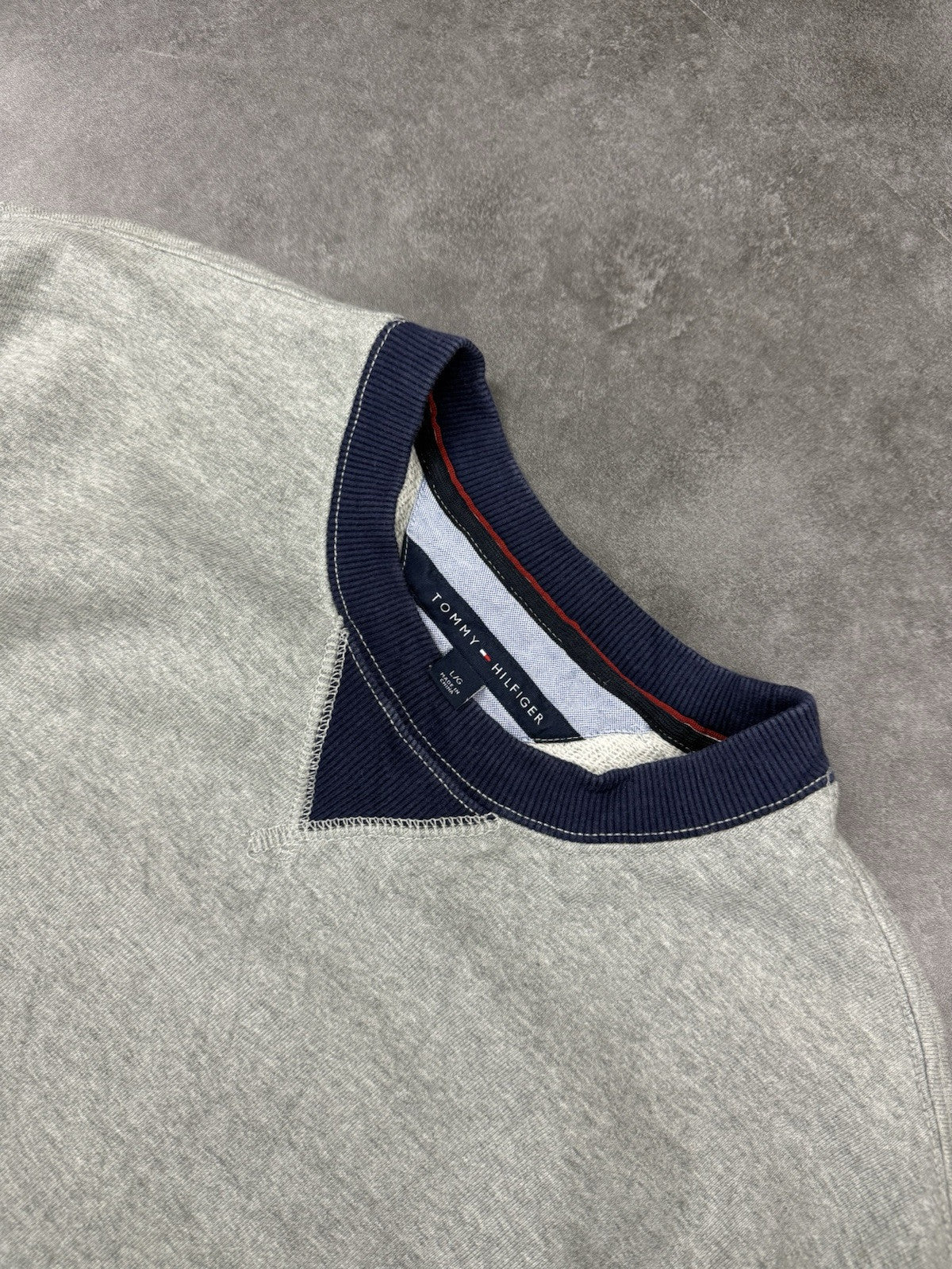 Tommy Hilfiger Vintage 2000s Spellout Heavyweight Crew Neck Sweatshirt Size L