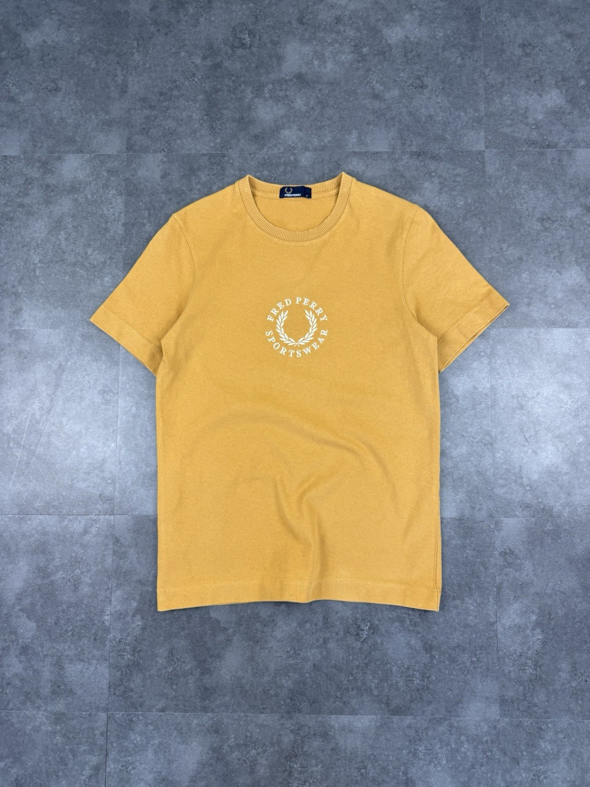 Fred Perry Spellout T-Shirt Embroidered logo Men's Orange/Yellow Size S