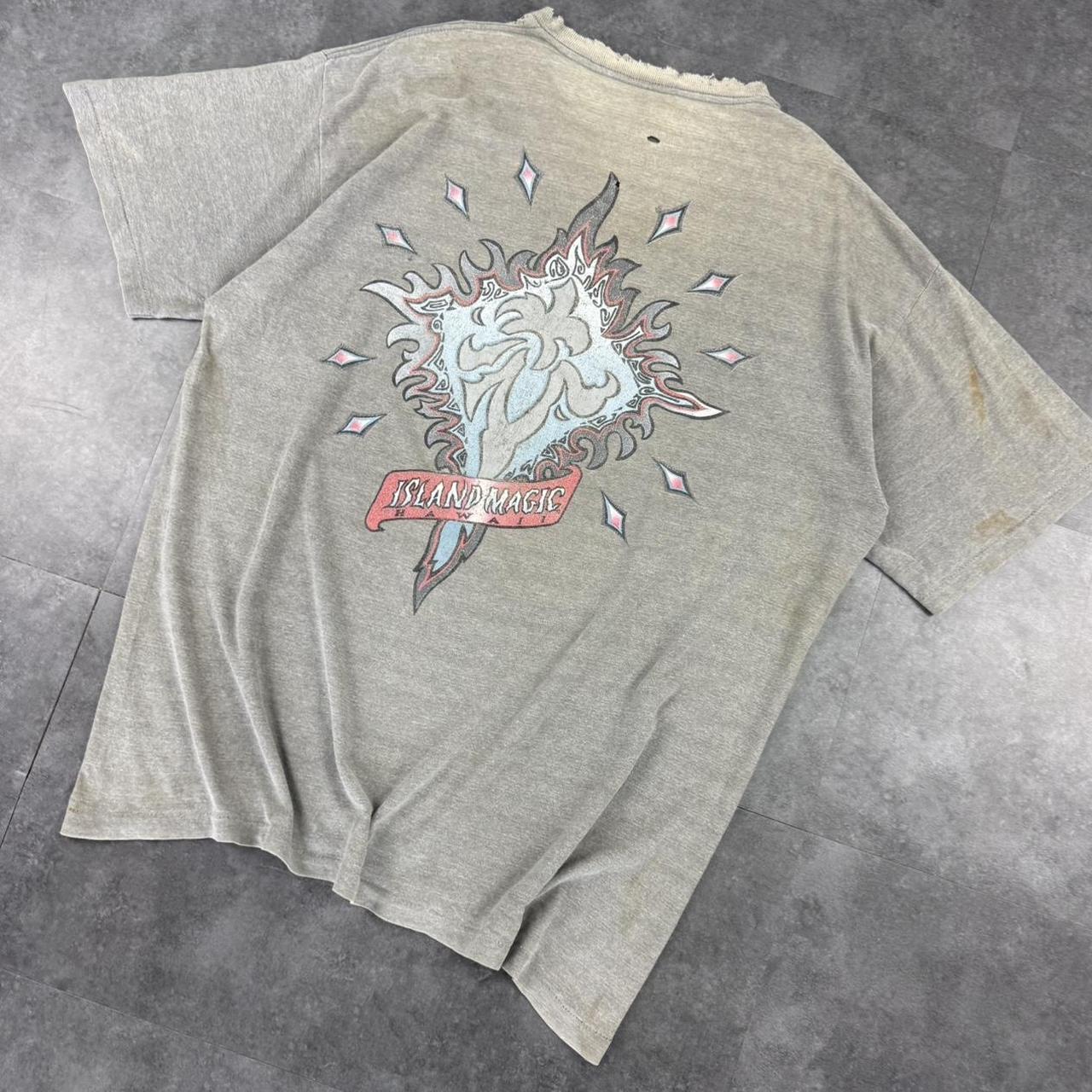 Volunteer 2000s island magic Hawaii distressed graphic print T shirt