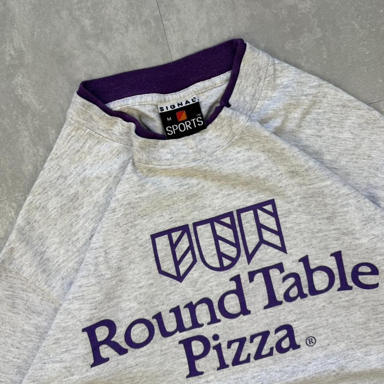 Signal sports 2000s/90s single ditch round table pizza y2k T shirt