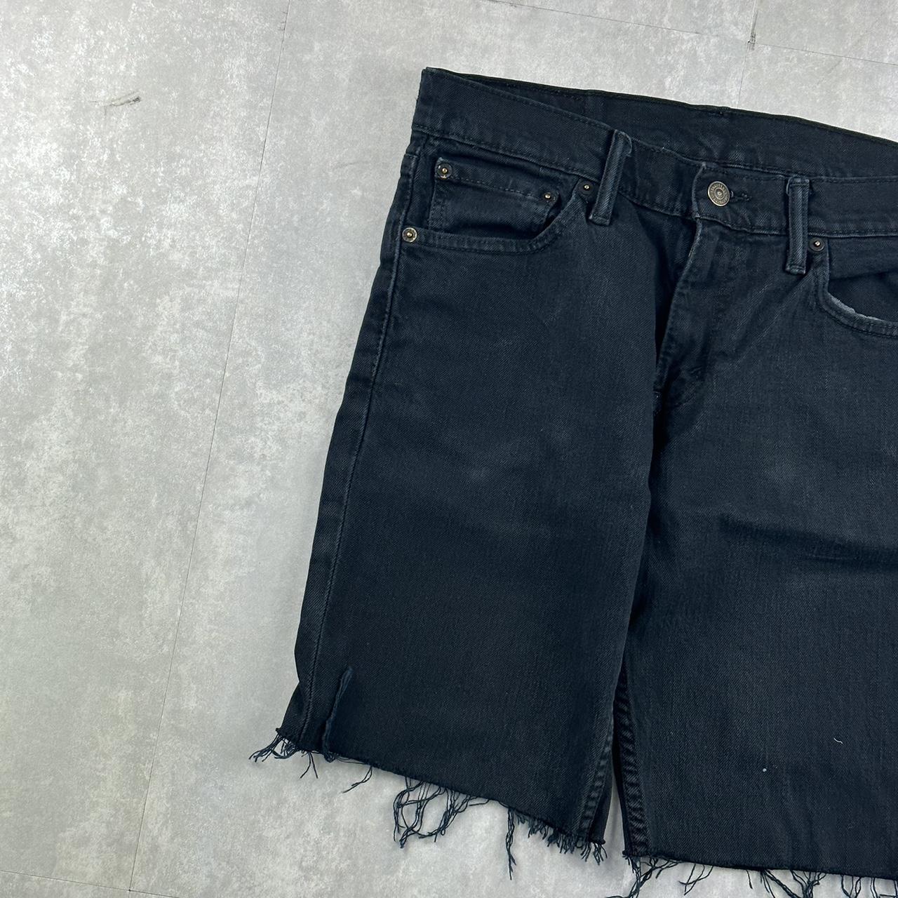 Levi’s 2000 cut off denim jeans