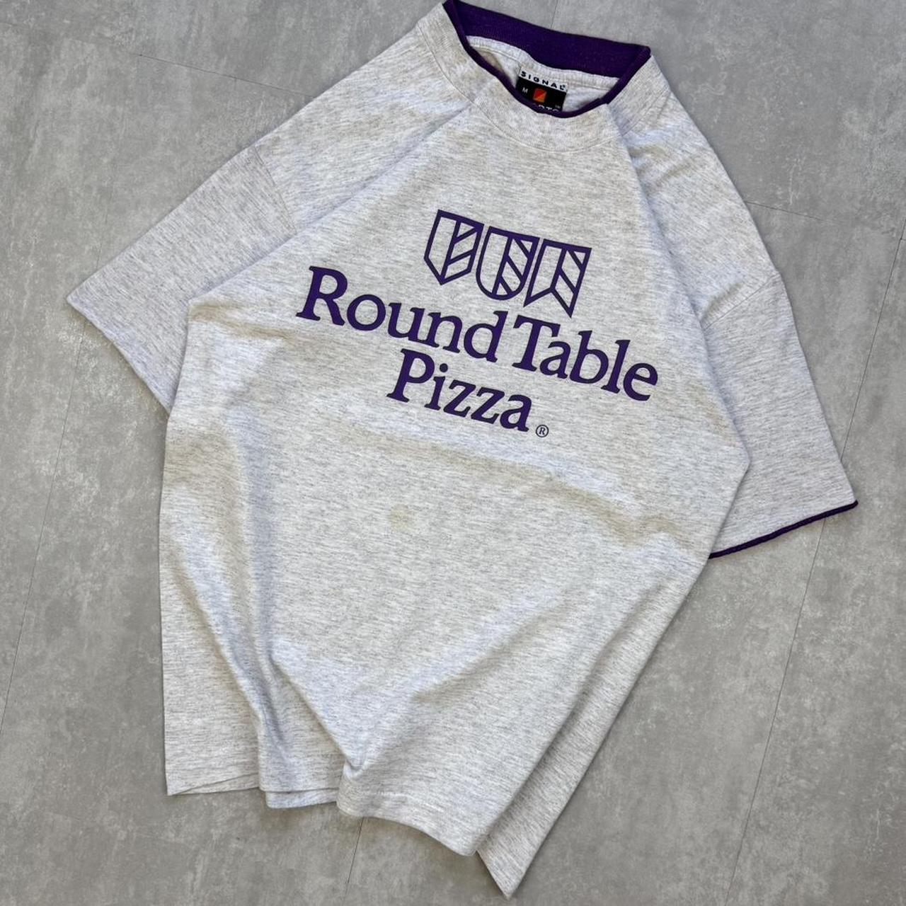 Signal sports 2000s/90s single ditch round table pizza y2k T shirt