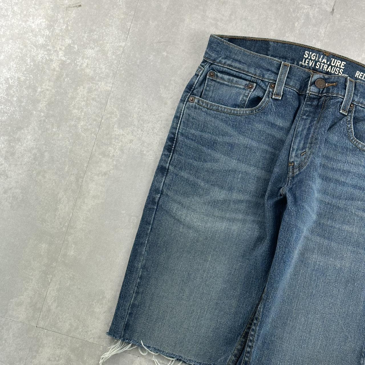 Levi’s relaxed fit 2000 cut off denim jeans