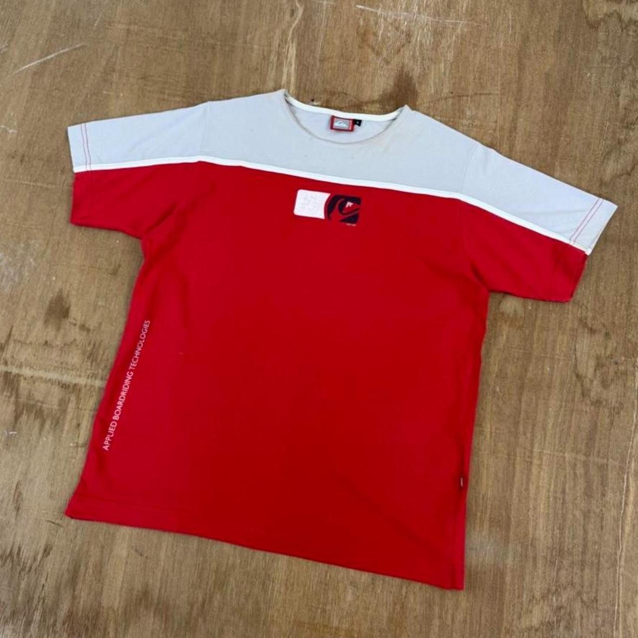 Quiksilver Surfwear two tone red and grey Y2K T-Shirt
