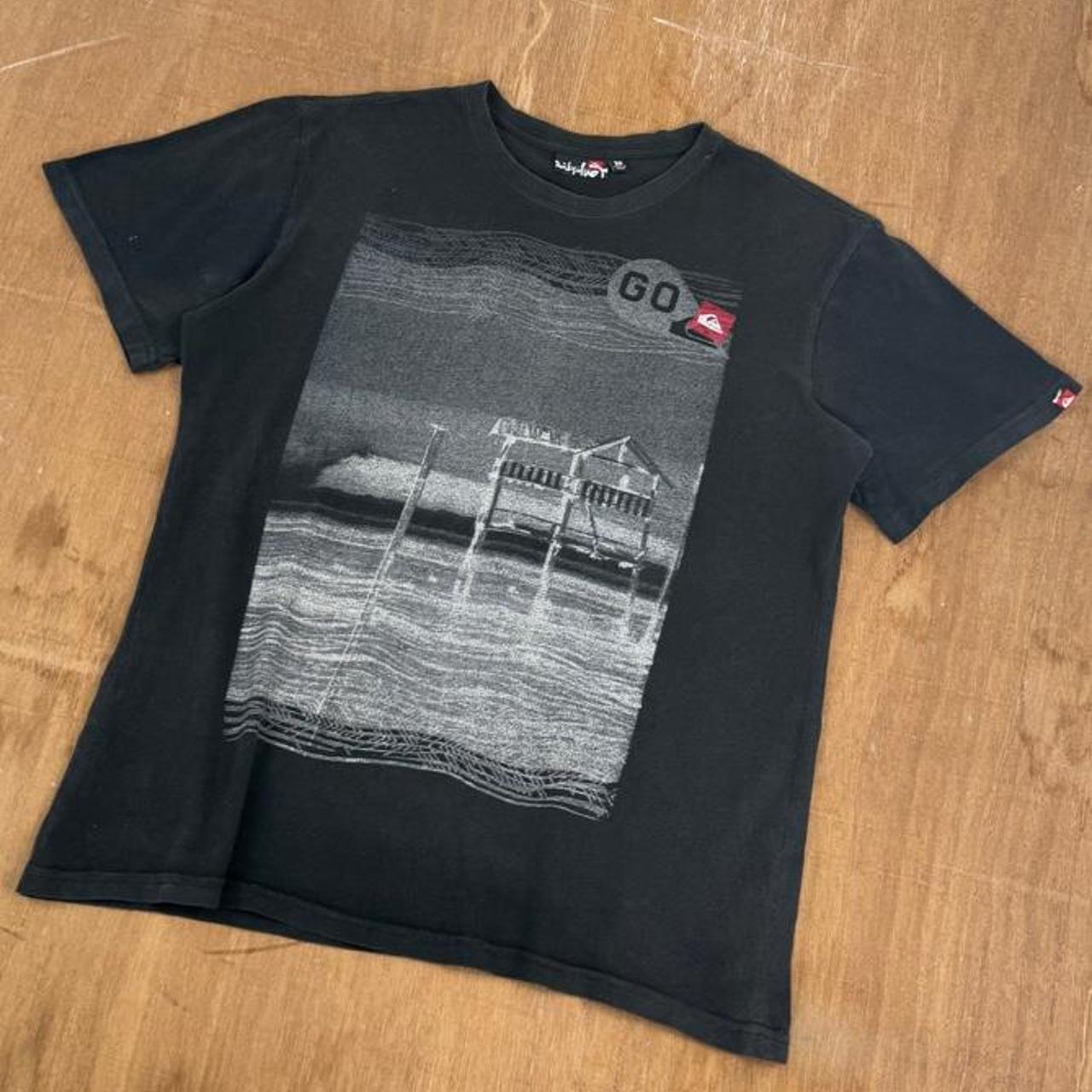 Quiksilver Surfwear black and grey Y2K T-Shirts