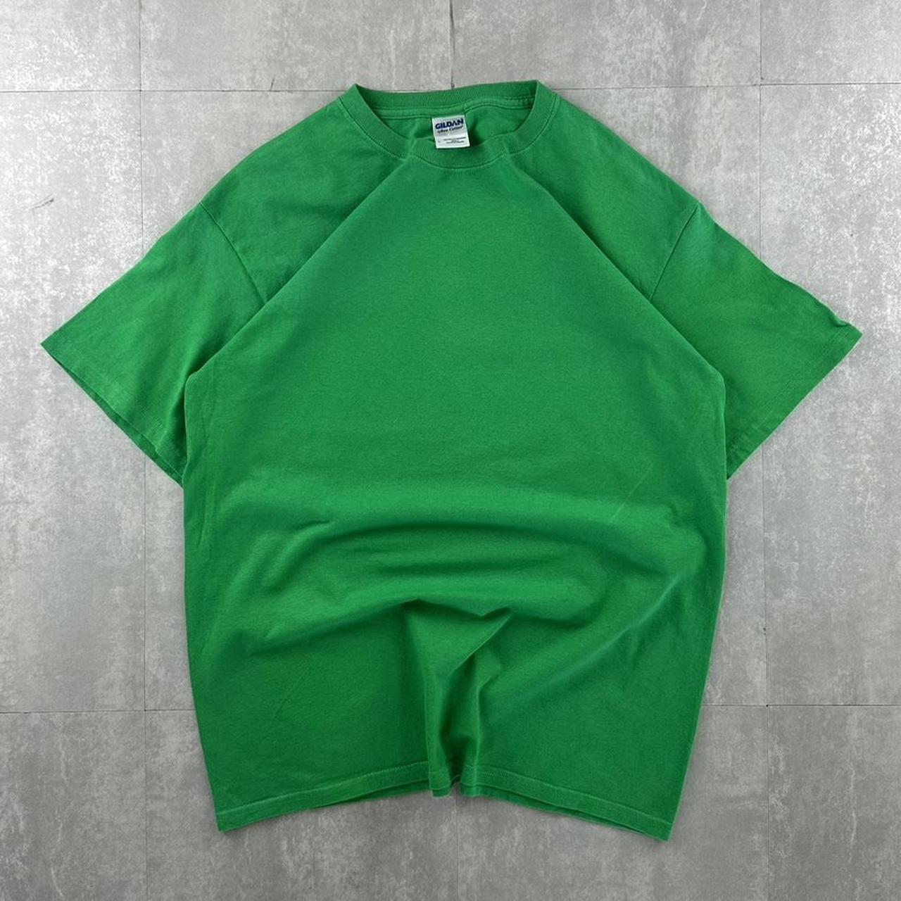 Gildan 2000s blank green T shirt