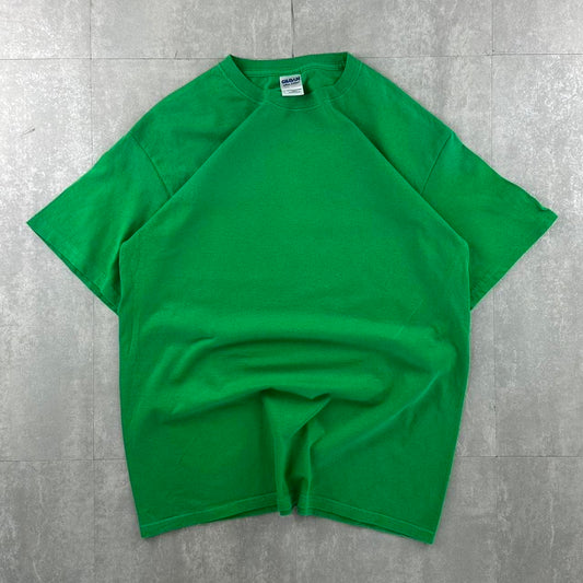 Gildan 2000s blank green T shirt