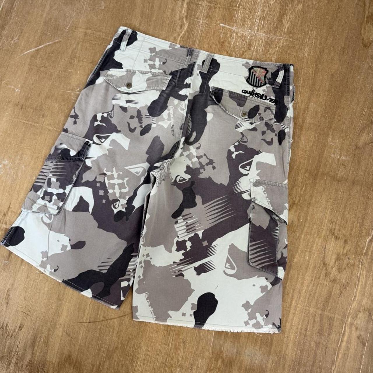 Quiksilver Surfwear Y2K cargo camo shorts
