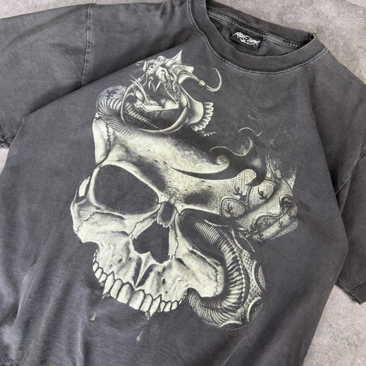 Gothic distressed 2000s Spellout graphic skull skate surf T shirt