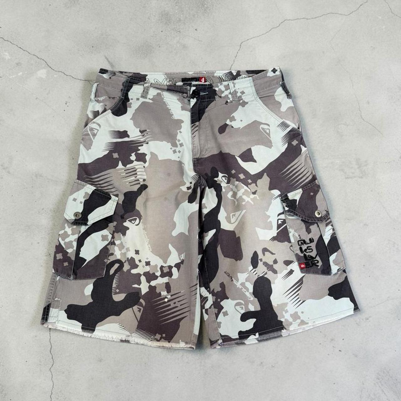Quiksilver Surfwear Y2K cargo camo shorts