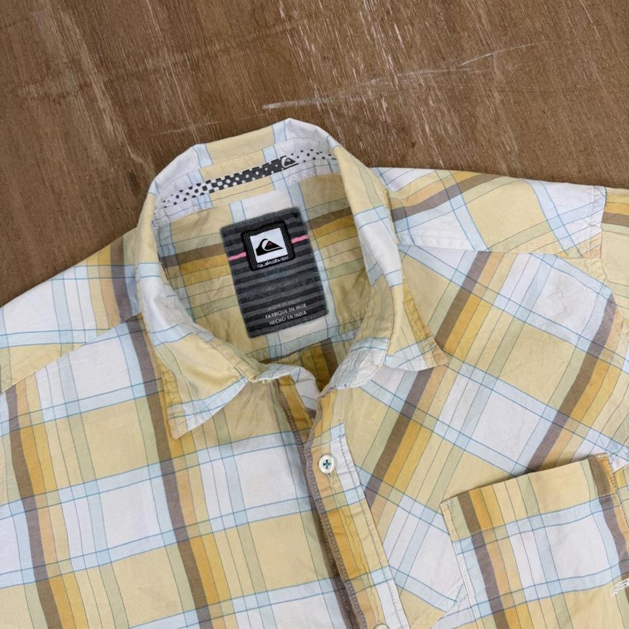 Quiksilver Surfwear Y2K checked button down short sleeve shirt