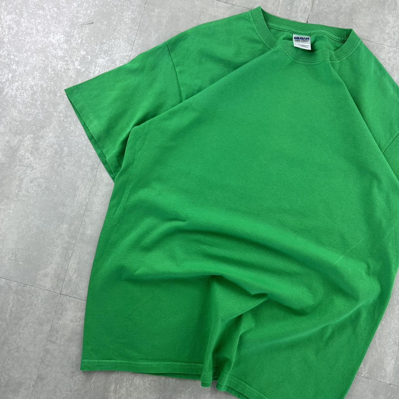 Gildan 2000s blank green T shirt