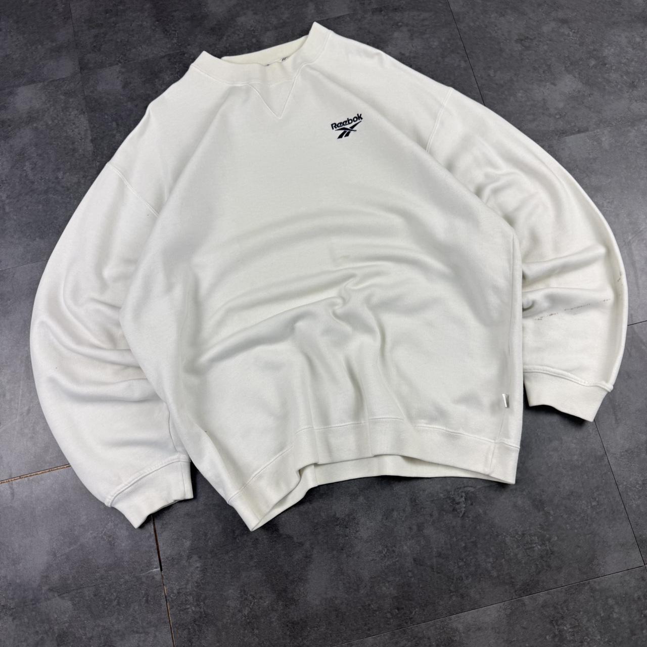 Vintage Reebok 90s Italian sportwear mini Logo classic embroidered sweatshirt