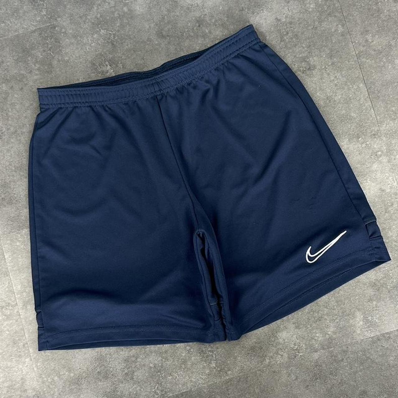 Nike 2000s baggy vintage sportswear track short