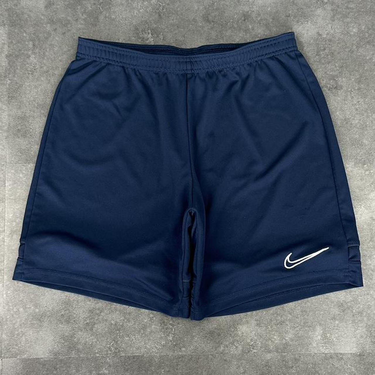 Nike 2000s baggy vintage sportswear track short