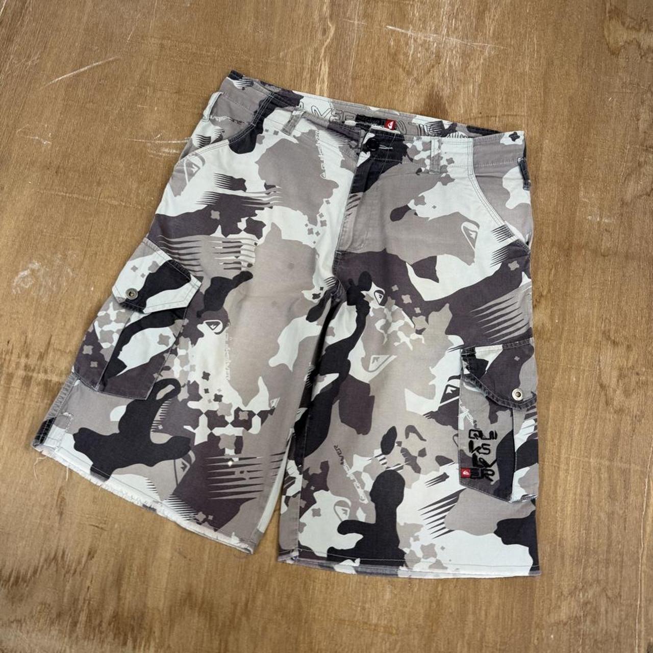Quiksilver Surfwear Y2K cargo camo shorts