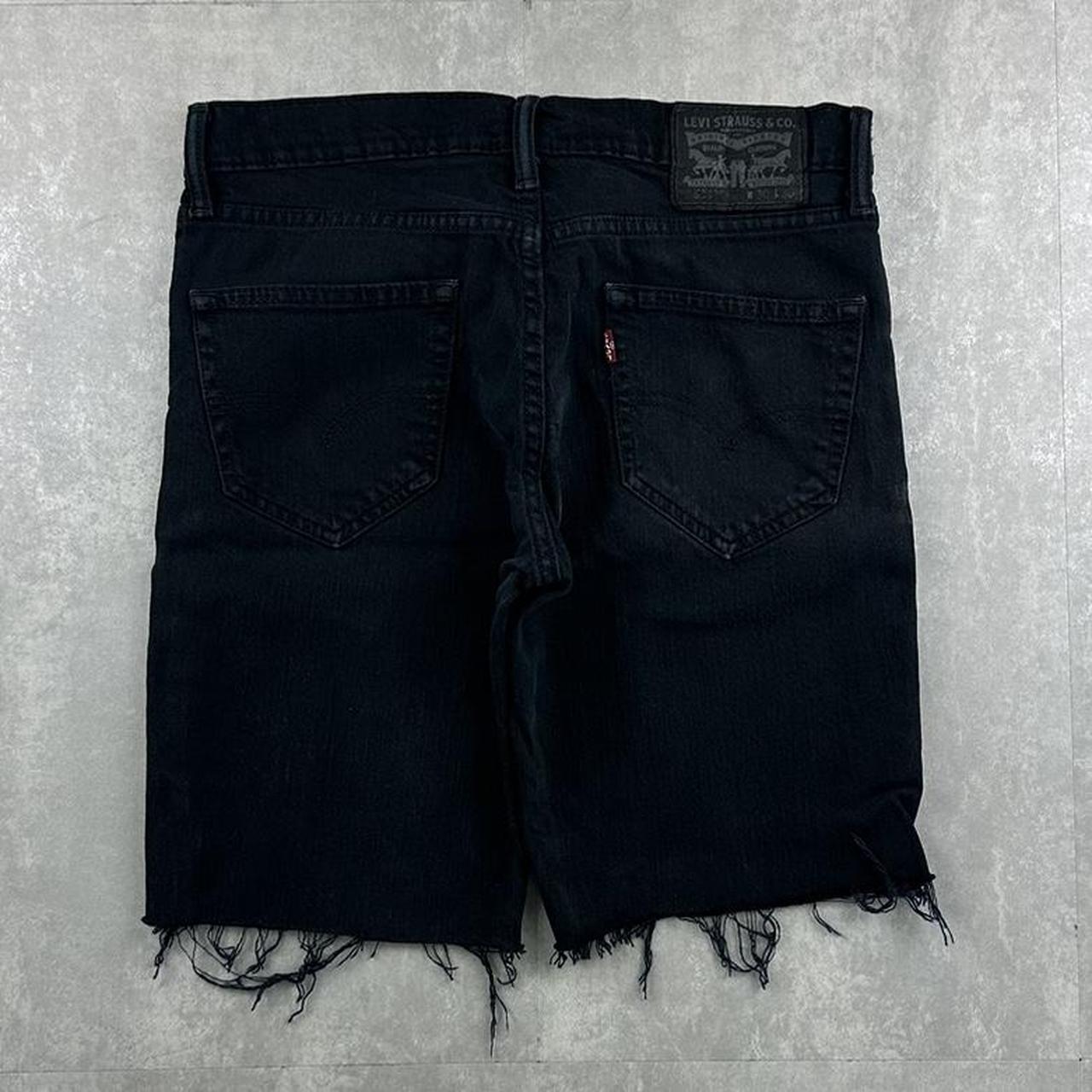 Levi’s 2000 cut off denim jeans