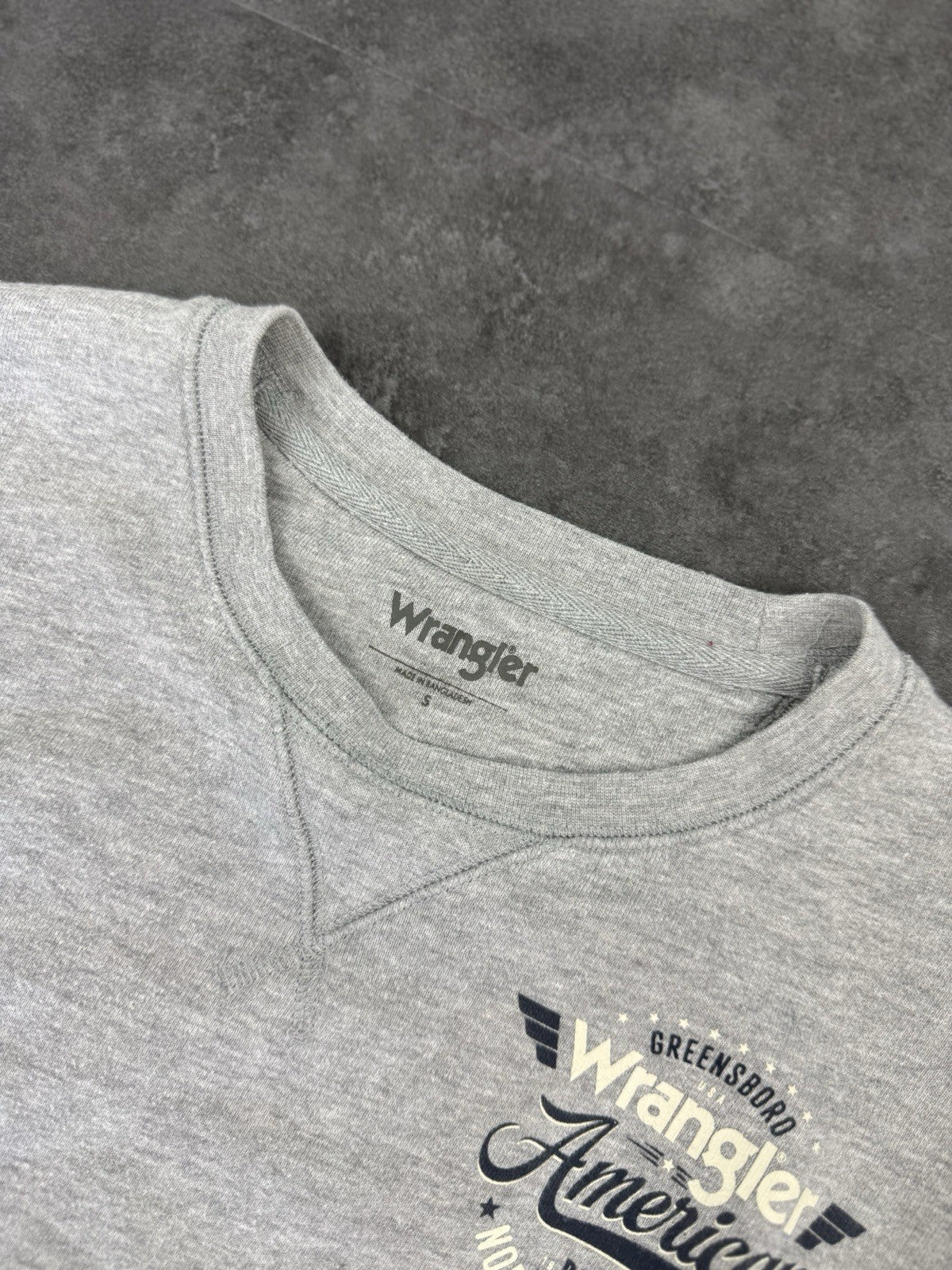 Wrangler Jeans Grey Sweatshirt Spellout Logo Mens Size Medium