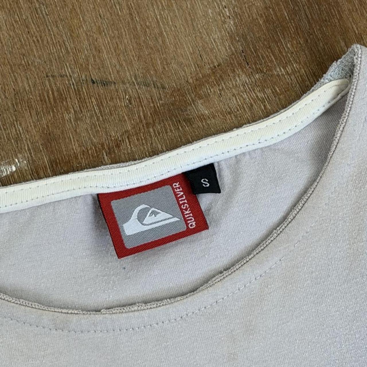 Quiksilver Surfwear two tone red and grey Y2K T-Shirt