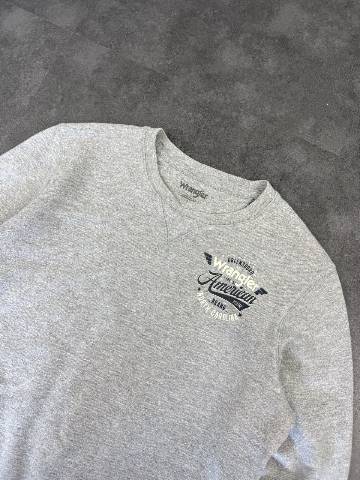 Wrangler Jeans Grey Sweatshirt Spellout Logo Mens Size Medium