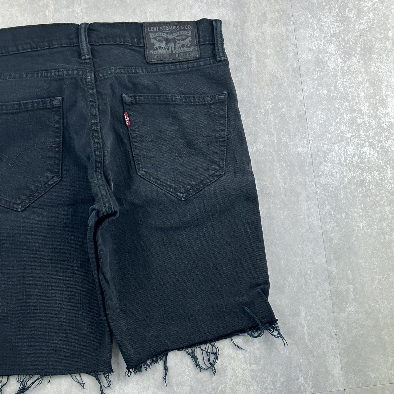 Levi’s 2000 cut off denim jeans