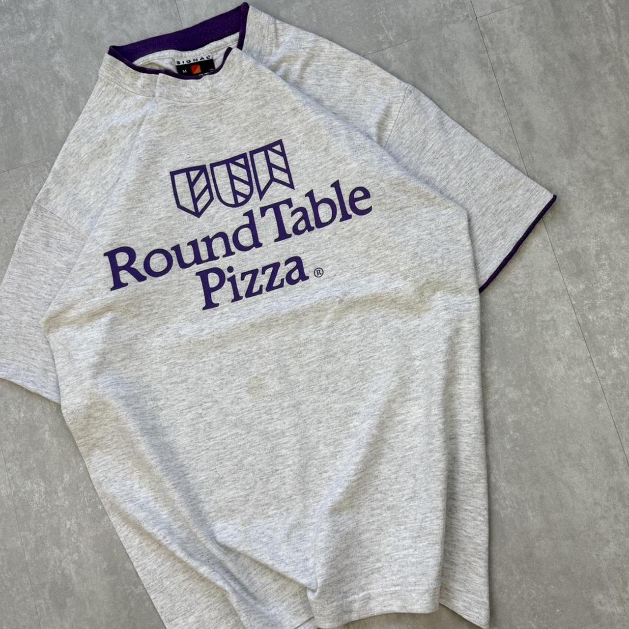 Signal sports 2000s/90s single ditch round table pizza y2k T shirt