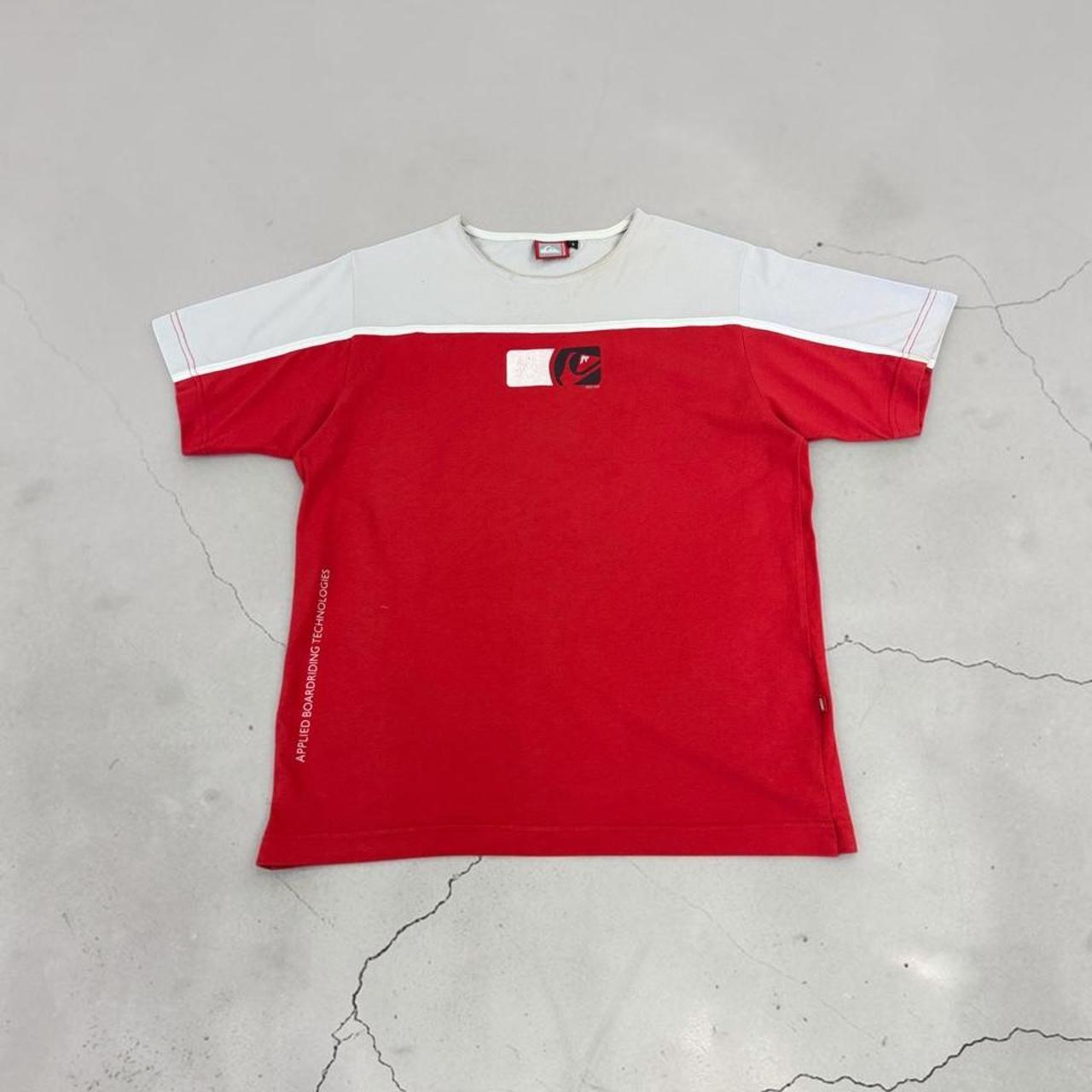 Quiksilver Surfwear two tone red and grey Y2K T-Shirt