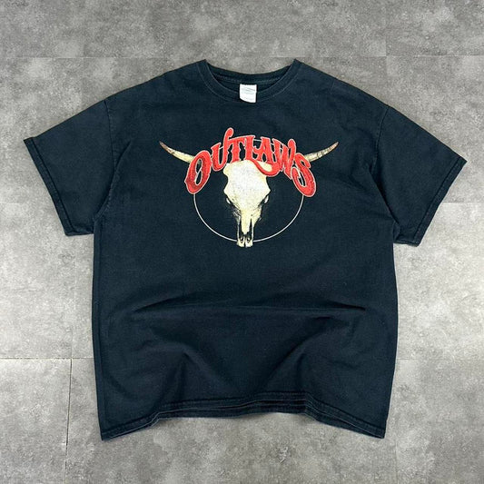 Gildan T 2000s Outlaws Skull Print graphic T shirt