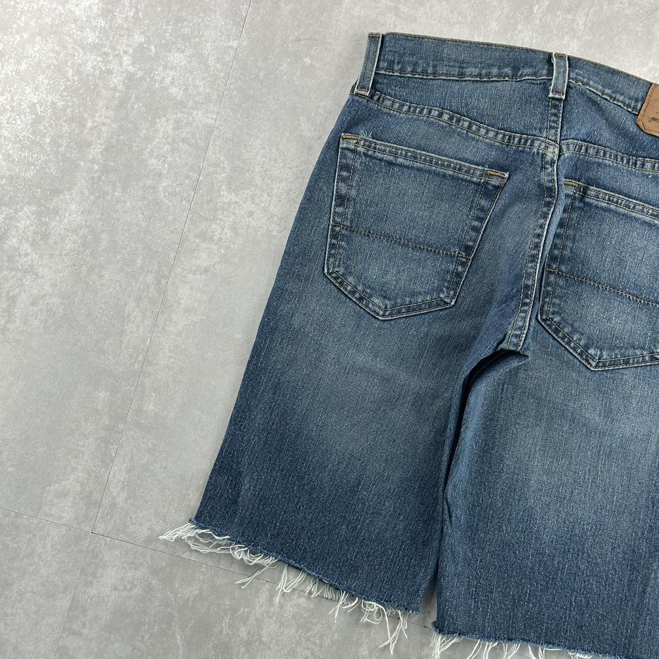 Levi’s relaxed fit 2000 cut off denim jeans