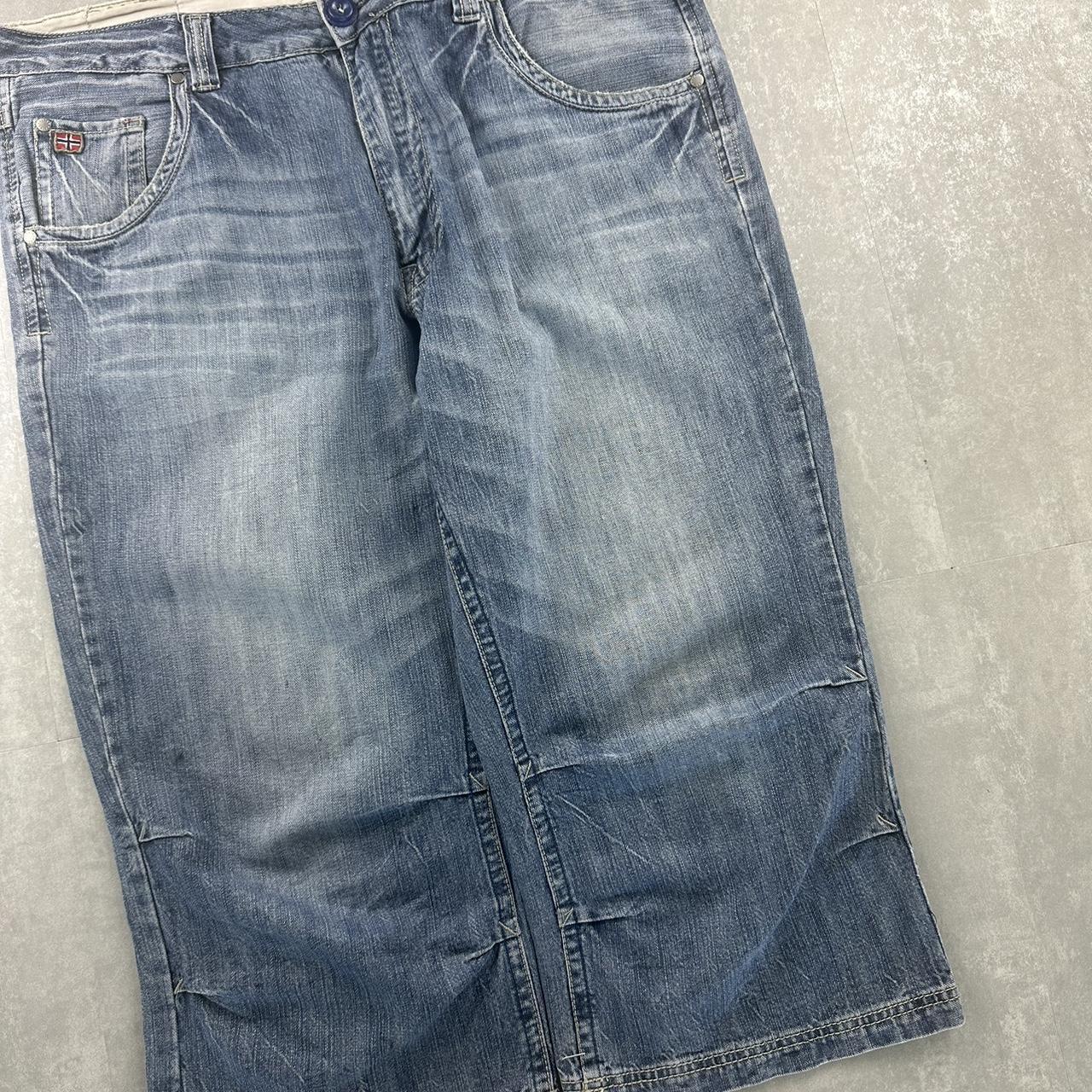 Japanese style 2000s spellout carpenter fit skate jorts