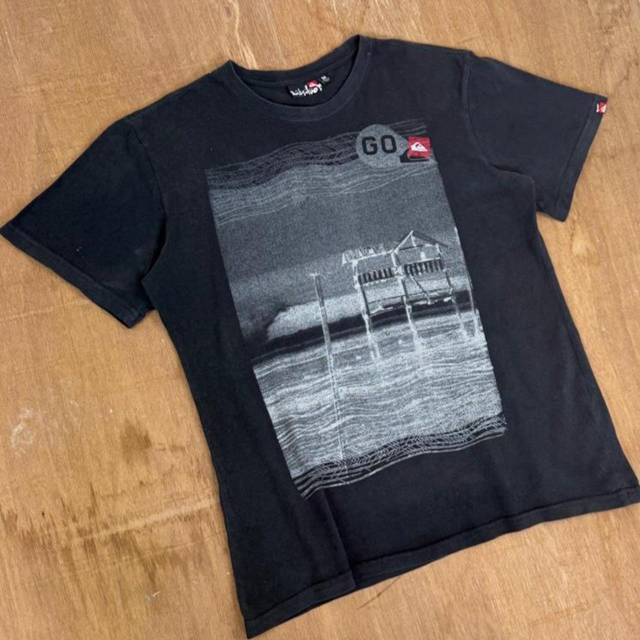 Quiksilver Surfwear black and grey Y2K T-Shirts