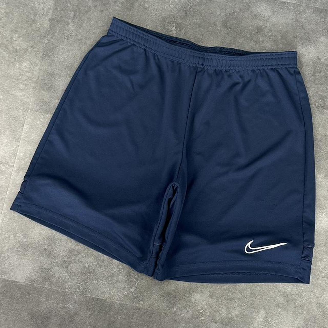 Nike 2000s baggy vintage sportswear track short